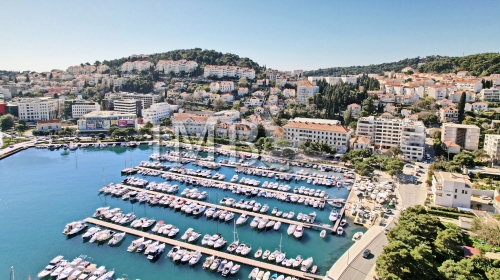 Poslovni prostor cca 100 m2 + terasa | 4 parkirna mjesta | Frekventna lokacija | Atraktivna pozicija - Dubrovnik